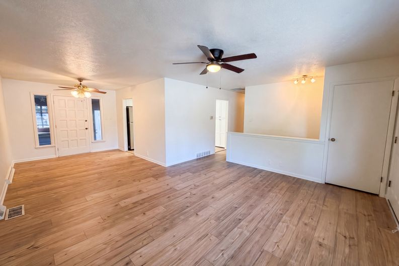 Photo 7 of 29 of 3352 W Aksarben Ave, Littleton, CO