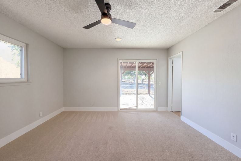 Photo 14 of 21 of 40733 176th St E, Lancaster, CA
