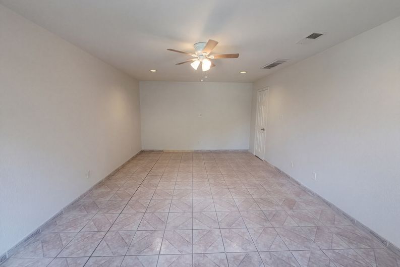 Photo 8 of 14 of 404 Vincent St, Cedar Hill, TX