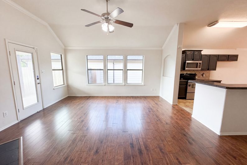 Photo 9 of 17 of 1618 Hillside Dr, Waxahachie, TX