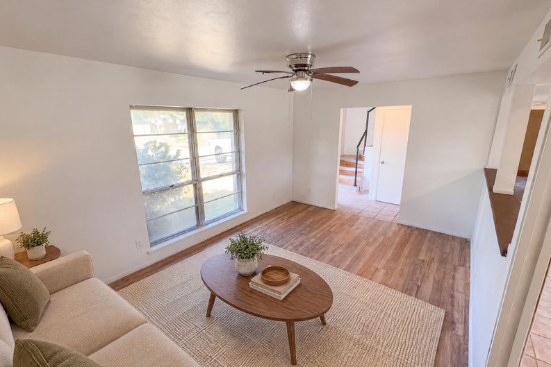 Photo 15 of 27 of 736 W Borden St, Sinton, TX
