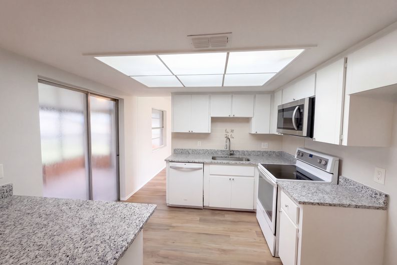 Photo 3 of 19 of 108 Camino Cir, Ormond Beach, FL