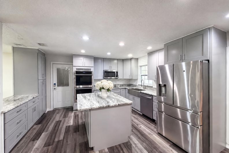 Photo 6 of 18 of 1823 Lori Ln W, Lakeland, FL