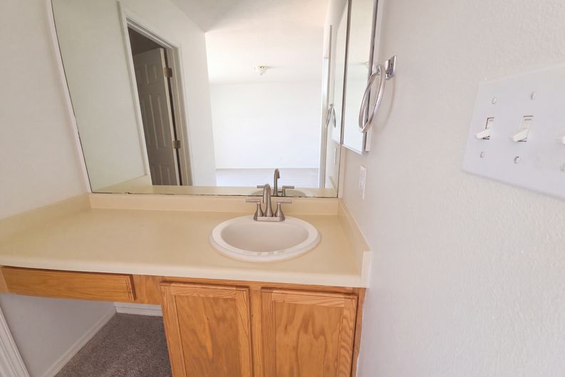 Photo 5 of 18 of 5051 27th Ave NE, Rio Rancho, NM
