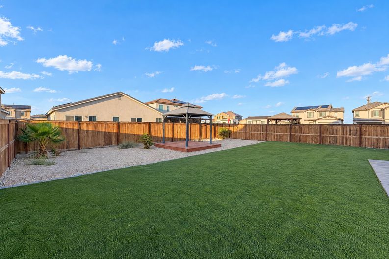 Photo 4 of 23 of 3019 Desert Cloud Ave, Rosamond, CA