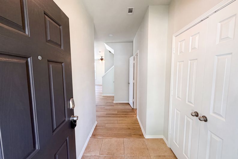 Photo 6 of 26 of 10636 Traymore Dr, Fort Worth, TX