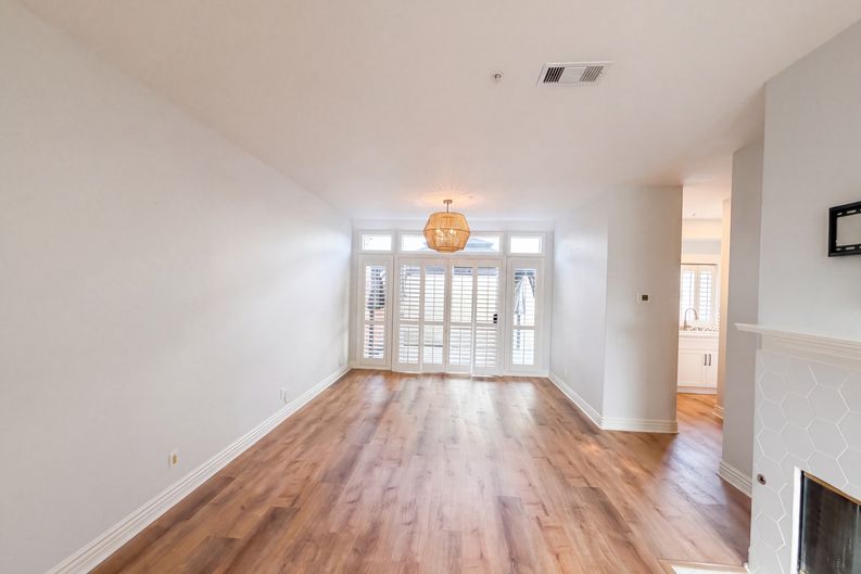 Photo 3 of 21 of 18743 Chapel Ln, Huntington Beach, CA