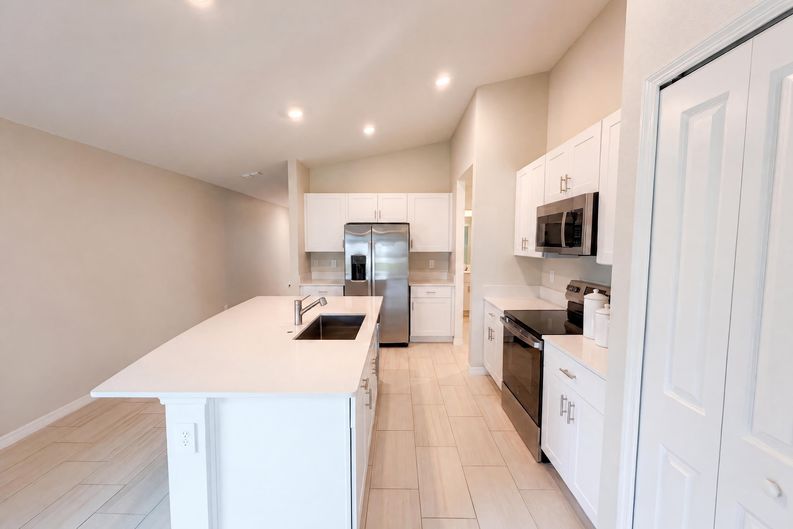 Photo 7 of 18 of 3513 Radiant Mountain Dr, Plant City, FL