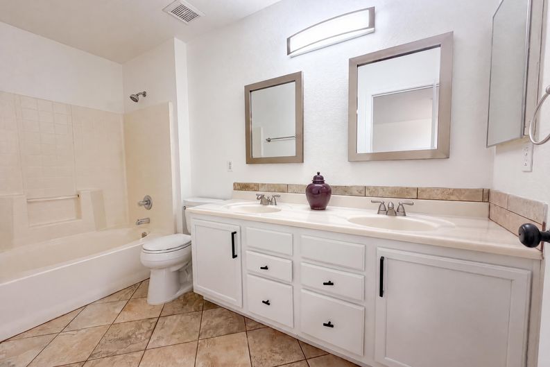 Photo 12 of 20 of 5596 W Cortaro Crossing Dr, Tucson, AZ