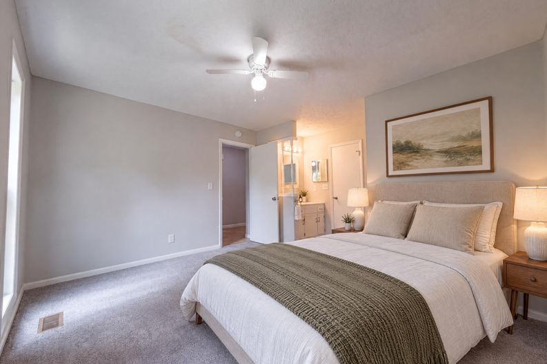 Photo 4 of 17 of 909 Axis Cir, Hope Mills, NC