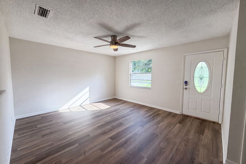Photo 13 of 19 of 8943 3rd Ave, Jacksonville, FL