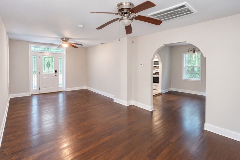 Photo 3 of 30 of 4800 Leonard Ave, Henrico, VA