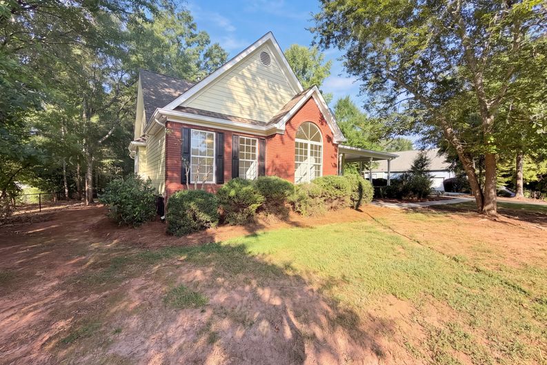 Photo 18 of 24 of 2050 Windfield Dr, Monroe, GA