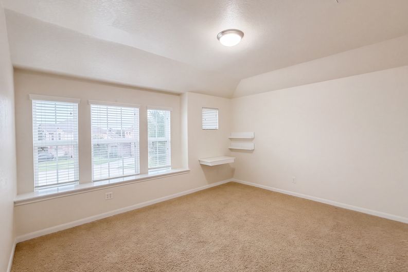 Photo 17 of 40 of 9003 Newcroft Ct, Tomball, TX