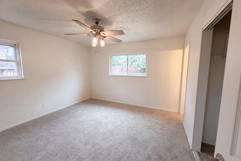 Photo 11 of 20 of 604 Maxine St NE, Albuquerque, NM