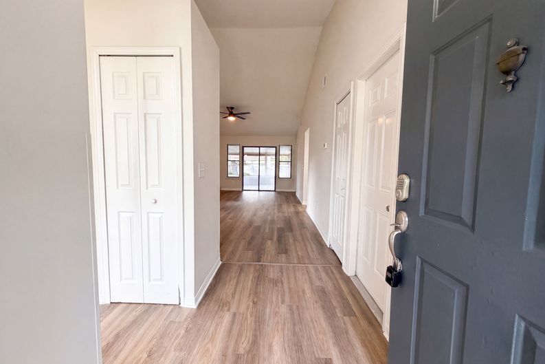 Photo 6 of 23 of 8048 Kilwinning Ln, Jacksonville, FL