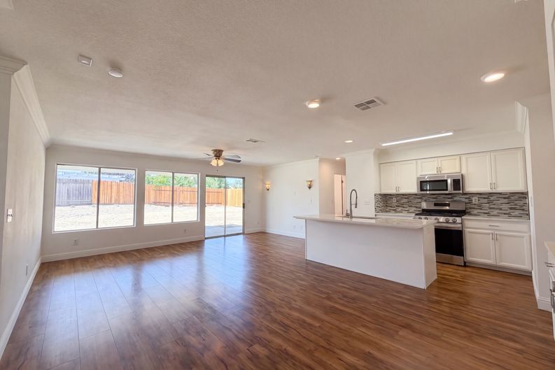 Photo 9 of 39 of 8460 Orchard Creek Way, Elk Grove, CA