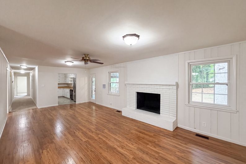 Photo 9 of 24 of 210 Pinewood Ln, Stockbridge, GA