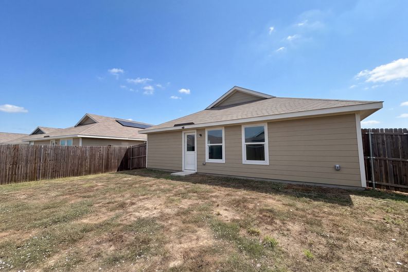 Photo 5 of 13 of 5308 Finbrooke Dr, Princeton, TX