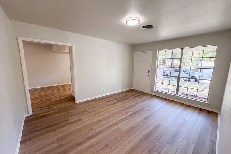 Photo 9 of 23 of 1229 King Dr, Bedford, TX