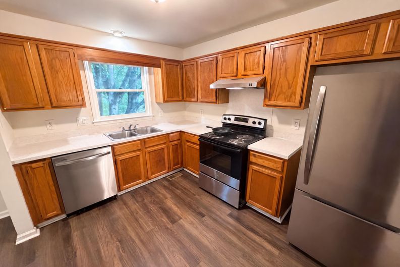 Photo 13 of 28 of 6409 Tivoli Ct, Charlotte, NC