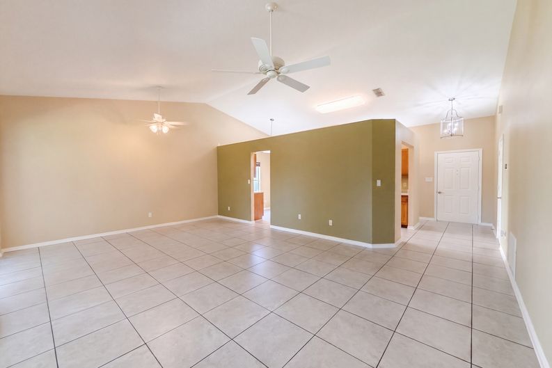 Photo 8 of 25 of 5414 Astor St, Leesburg, FL