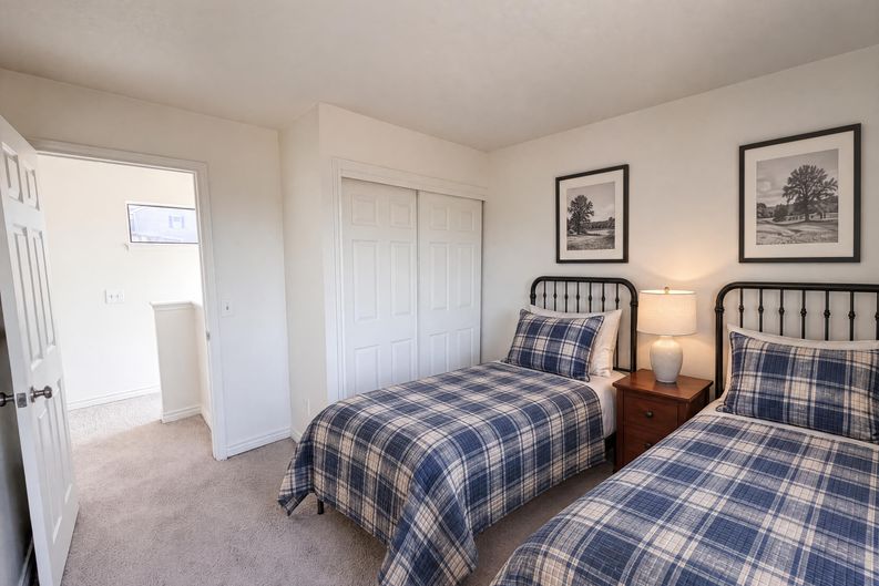 Photo 16 of 38 of 8273 W Plymouth Pl, Littleton, CO