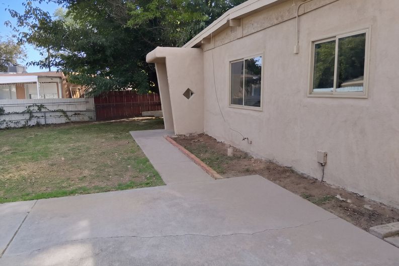 Photo 5 of 21 of 1817 Corte Eduardo St SW, Albuquerque, NM