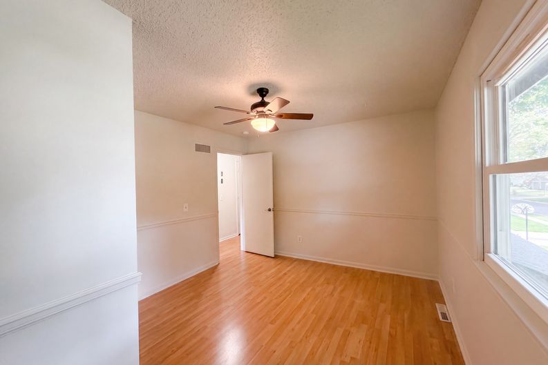 Photo 21 of 39 of 14224 S Raintree Dr, Olathe, KS