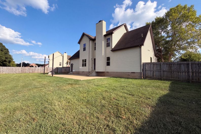 Photo 16 of 18 of 308 W Winterberry Trl, White House, TN