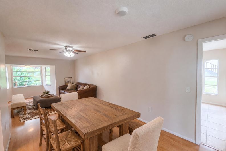 Photo 11 of 32 of 12054 Joe Herrmann Dr, San Antonio, FL