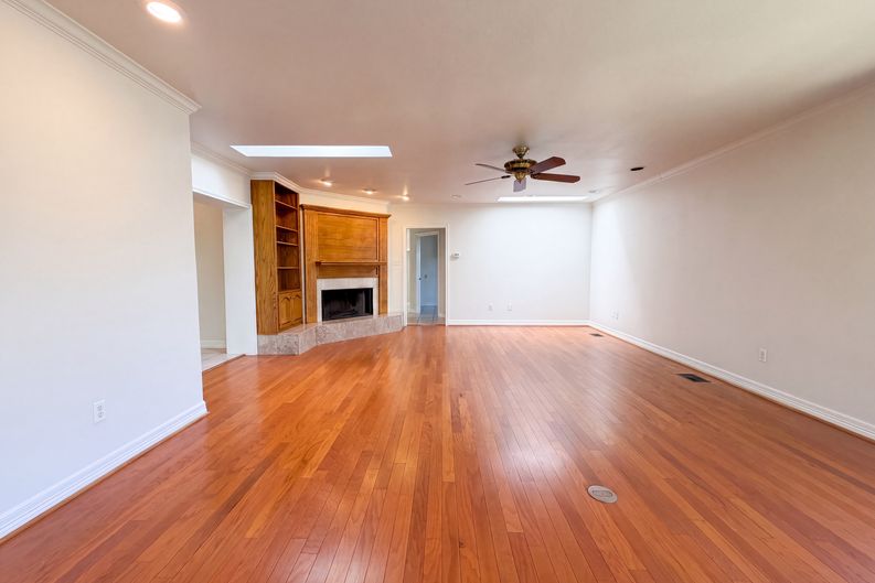 Photo 7 of 23 of 7632 Westwind Dr, Fort Worth, TX