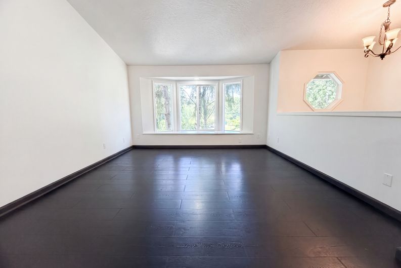 Photo 3 of 17 of 37685 Sandy Heights St, Sandy, OR