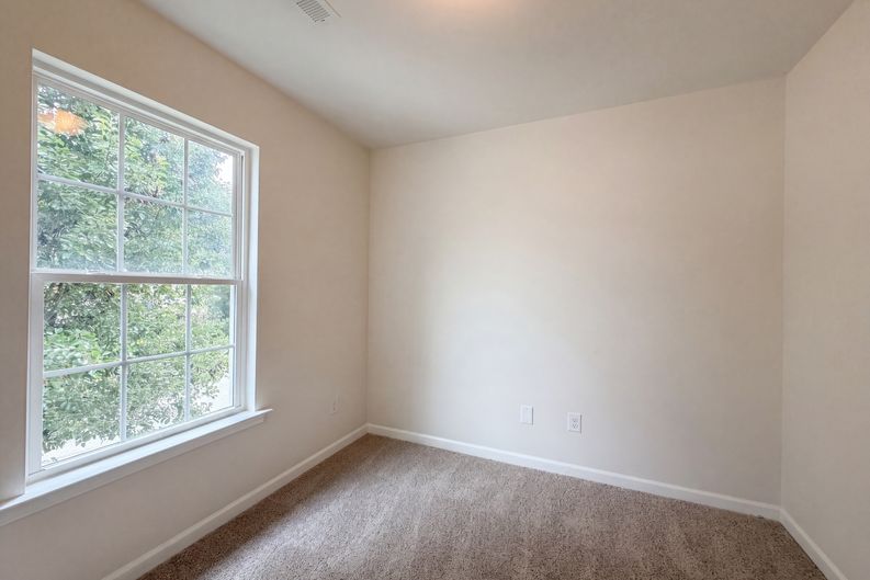Photo 14 of 26 of 5503 Hardie Farm Dr, Greensboro, NC