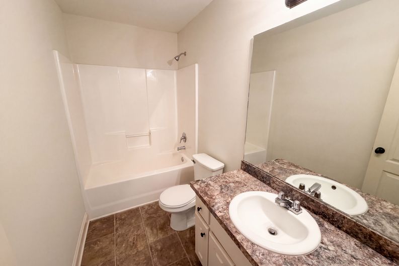 Photo 19 of 28 of 2721 Berkshire Dr, Winder, GA