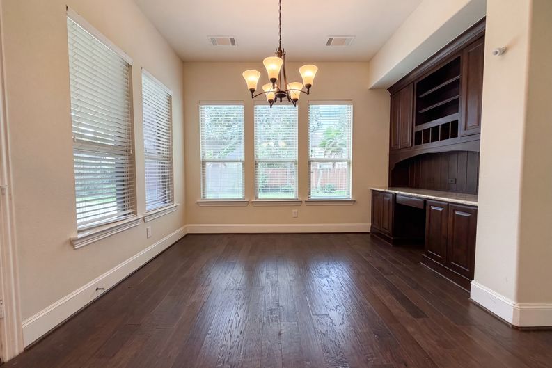 Photo 12 of 30 of 27911 Warren Park Dr, Katy, TX