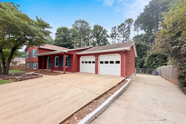 Photo 23 of 29 of 1731 Sundale Dr, Lawrenceville, GA
