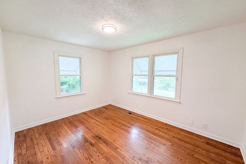 Photo 8 of 29 of 119 Old State Cir, Powell, TN
