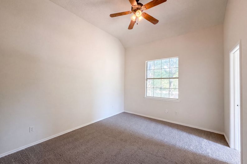 Photo 11 of 19 of 3000 Candide Ln, McKinney, TX