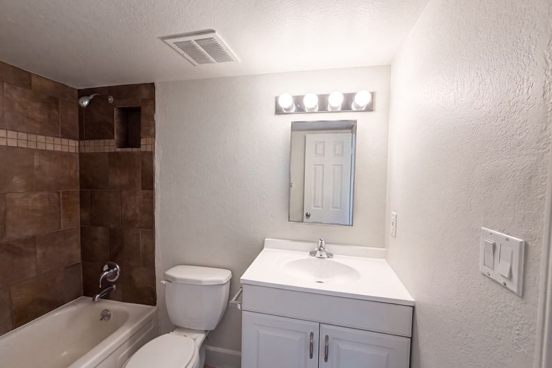 Photo 17 of 25 of 5908 W Calavar Rd, Glendale, AZ
