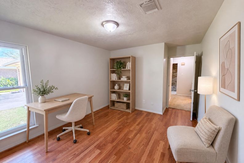 Photo 14 of 19 of 609 Heather Ln, Friendswood, TX