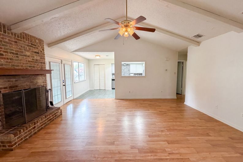 Photo 6 of 16 of 1803 Frontier Trl, Round Rock, TX