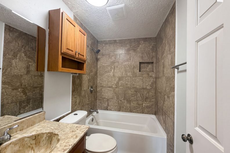 Photo 11 of 19 of 613 4th St NE, Fort Meade, FL