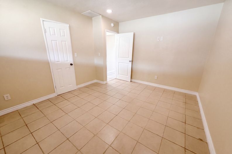 Photo 8 of 26 of 392 Cypress Ave, Colton, CA