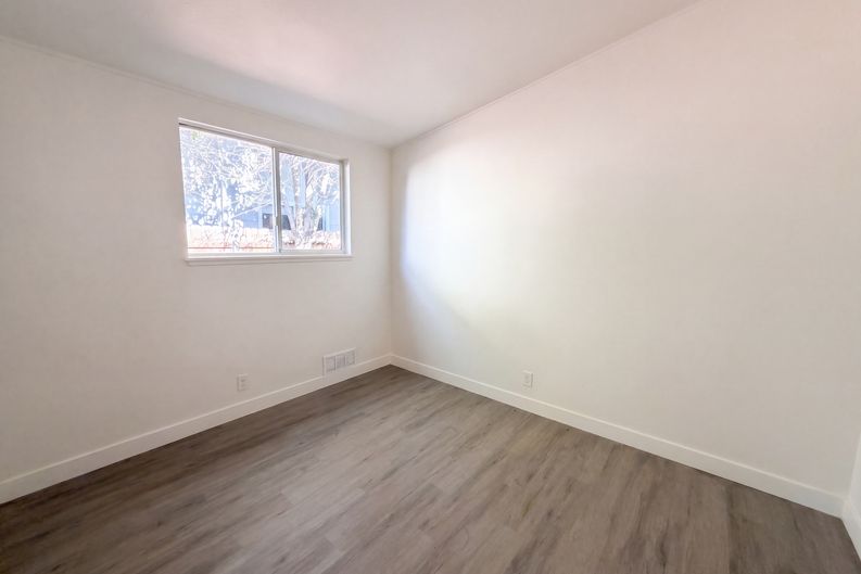 Photo 13 of 29 of 4224 Boone Ln, Sacramento, CA