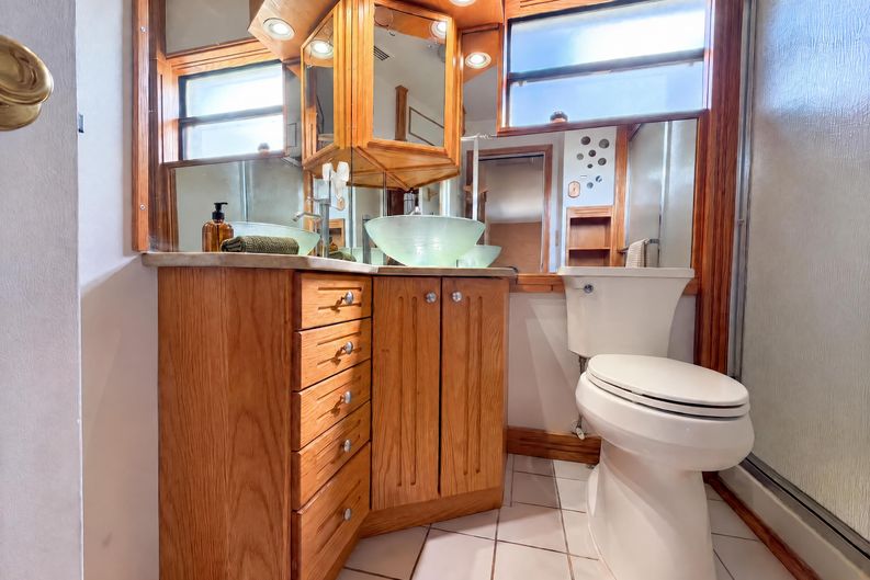 Photo 13 of 17 of 813 Halstead St, Deltona, FL