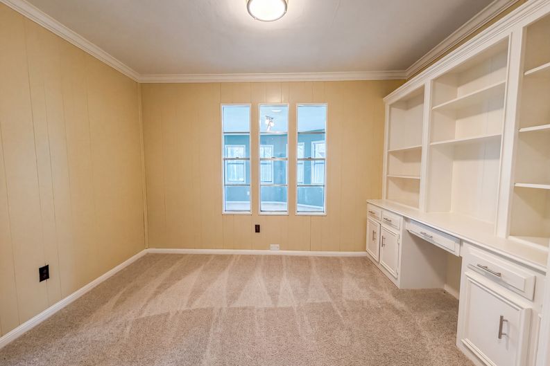 Photo 14 of 26 of 17406 Ridge Top Dr, Houston, TX