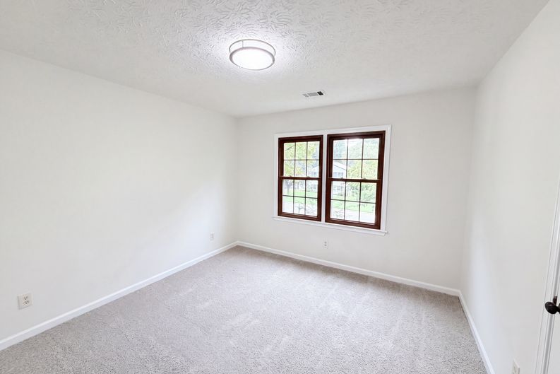 Photo 12 of 29 of 1731 Sundale Dr, Lawrenceville, GA