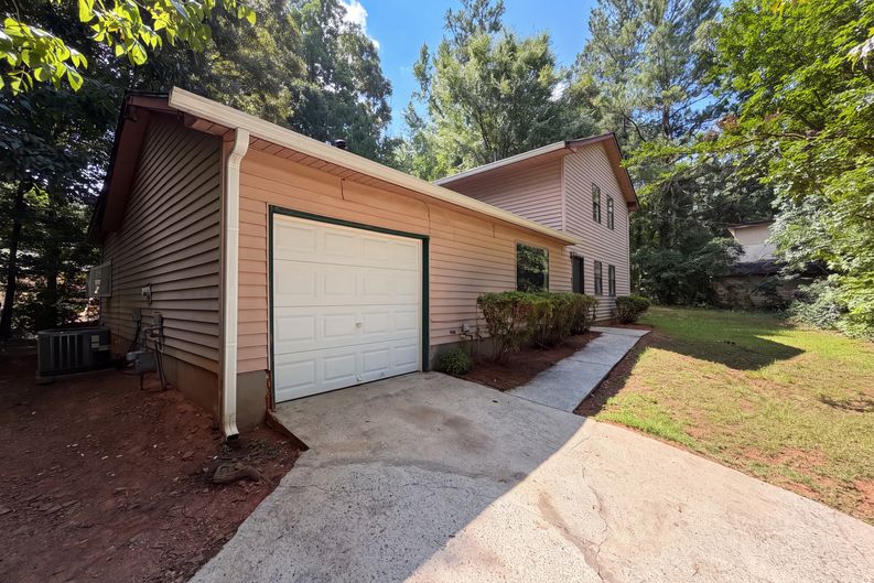 Photo 20 of 25 of 3808 Shane Ct, Ellenwood, GA