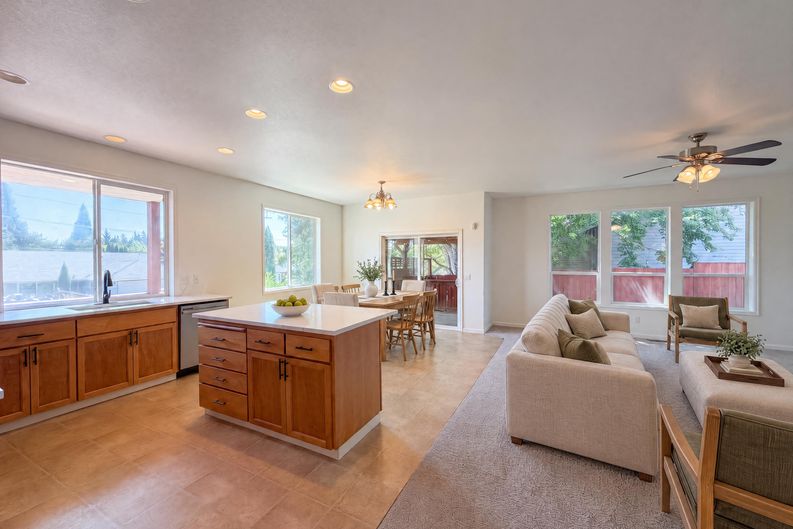 Photo 7 of 23 of 19015 SW Jessica Way, Beaverton, OR